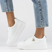 Bílé kožené sneakersy Filippo DP6246/24 WH