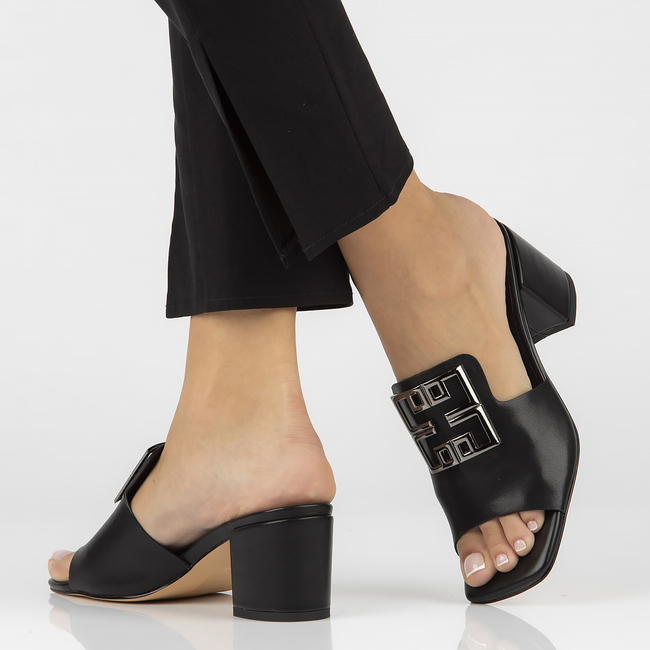 Černé kožené pantofle Filippo DK3731/22 BK