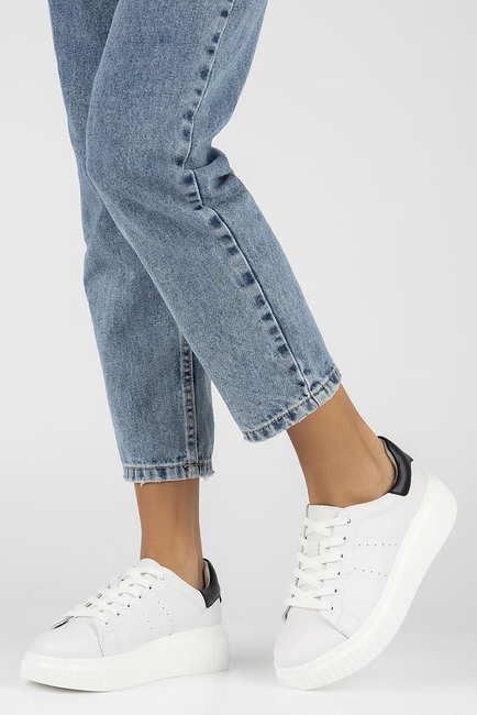 Bílé kožené sneakersy Filippo DP4404/23 WH