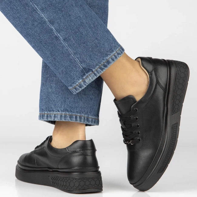 Černé kožené polobotky na klínku Filippo DP8326/26 BK