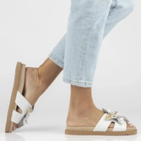 Bílé kožené pantofle Filippo DK7638/26 WH