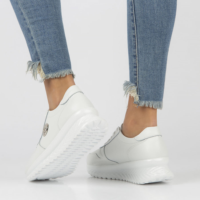 Bílé kožené sneakersy Filippo DP3547/22 WH