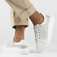 Bílé kožené sneakersy Filippo DP6164/24 WH