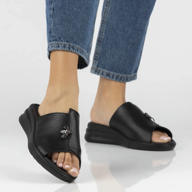 Černé kožené pantofle Filippo DK7644/26 BK