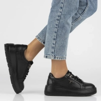 Černé kožené sneakersy Filippo DP6382/24 BK
