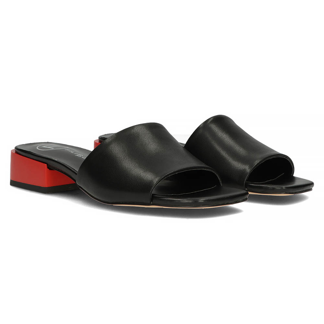 Černé kožené pantofle Filippo DK3721/22 BK