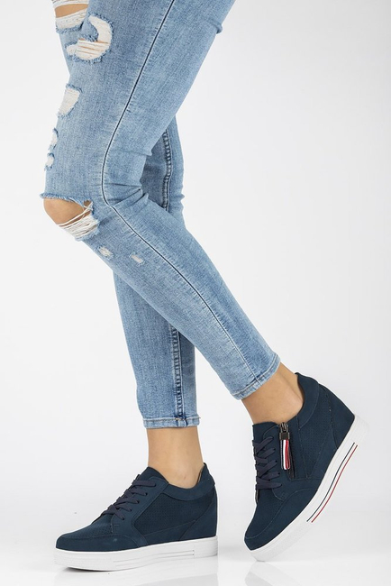 Tmavě modré kožené sneakersy na klínku Filippo DP2350/21 NV