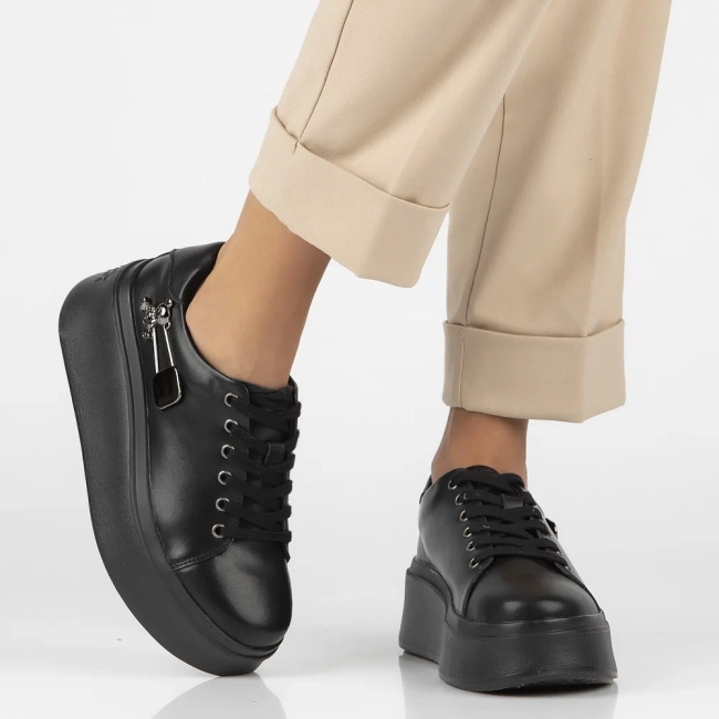Černé kožené sneakersy Filippo DP6423/24 BK