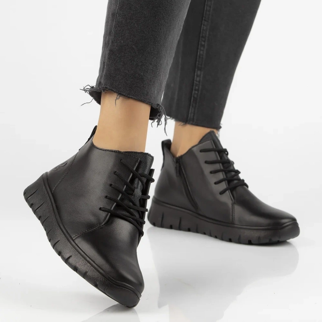 Černé kožené kotníkové boty Rieker N1331-00