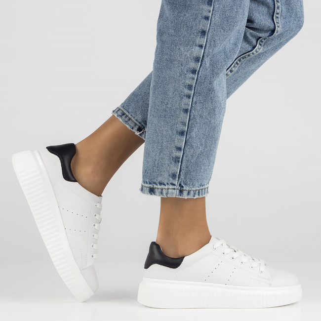 Bílé kožené sneakersy Filippo DP4404/23 WH